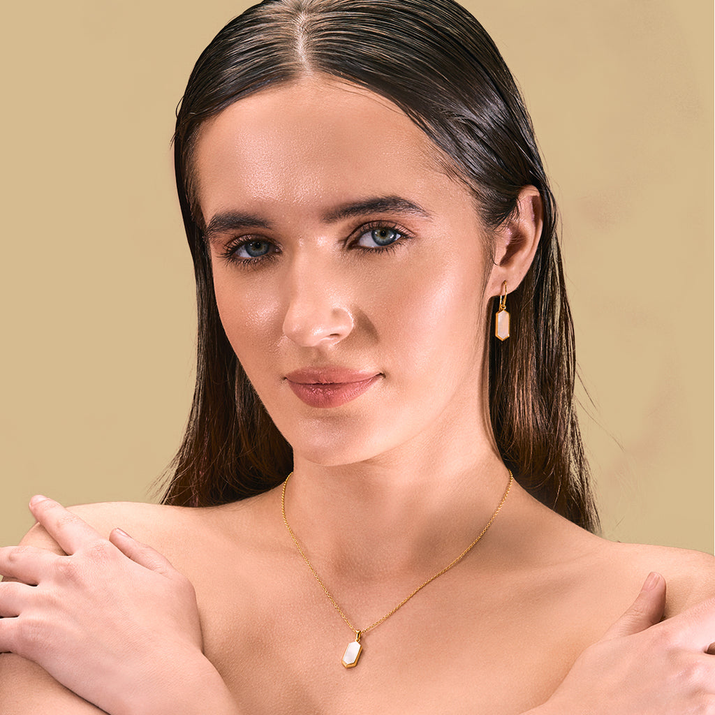 Hexagon Beauty: Mother of Pearl Jewelry Set with Chain